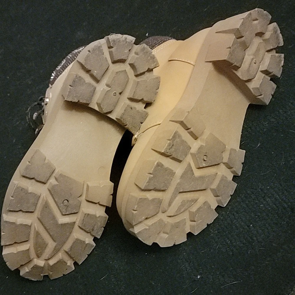 Boots - Picture 3 of 4
